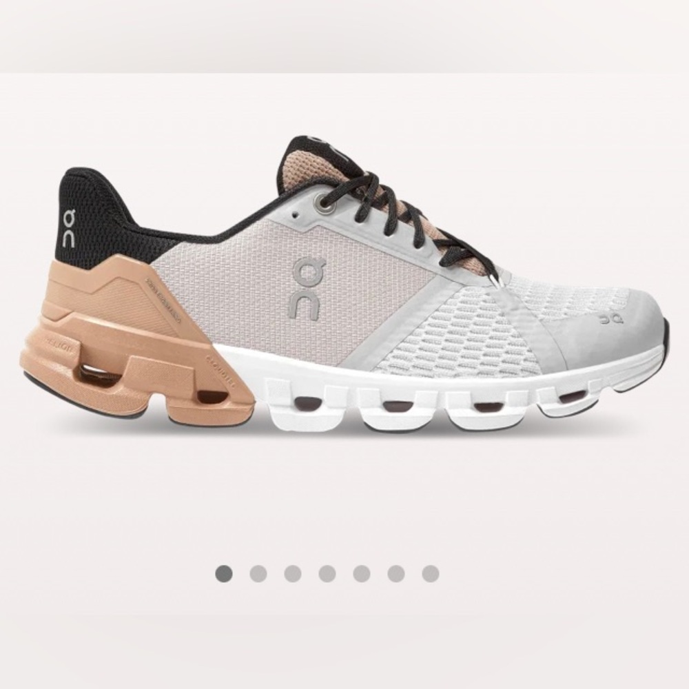 Women OnCloud CloudFlyer size 7.5.